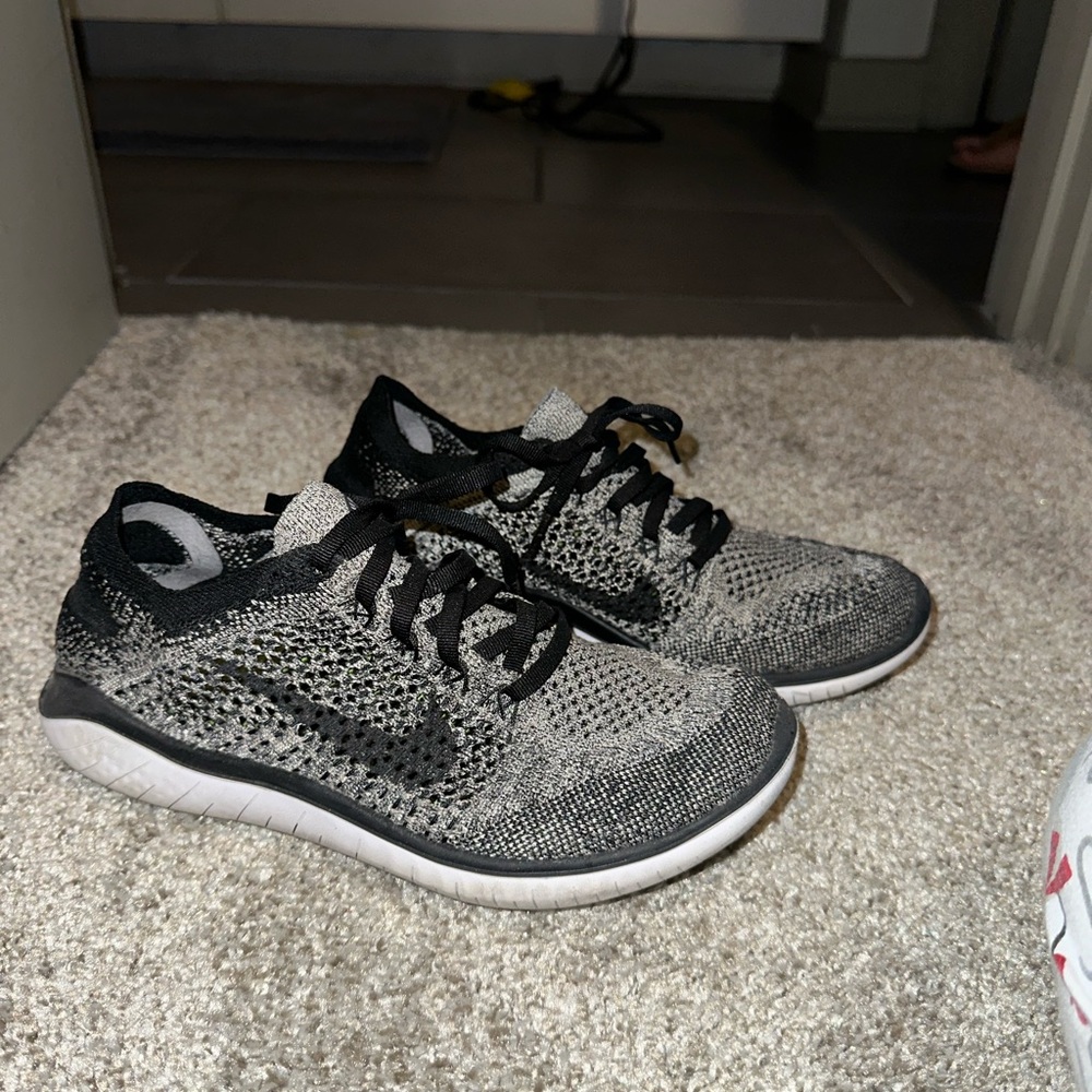 Women’s Nike running shoes. Mesh women’s 8